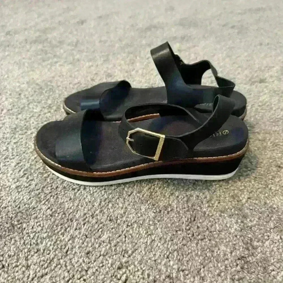 COLE HAAN WOMEN'S ORIGINALGRAND FLATFORM SANDAL, BLACK LEATHER/NYLON WEDGE, 6.5 - Picture 2 of 6